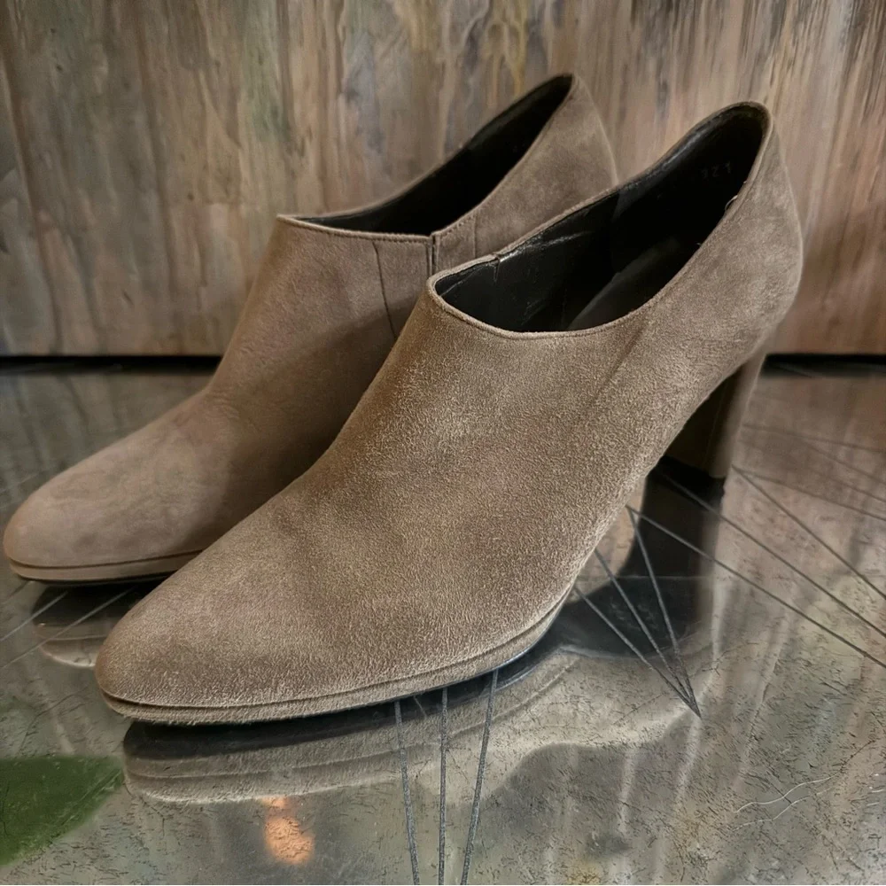 Stuart Weitzman Suede Booties – Taupe – Size 7 – NWOT